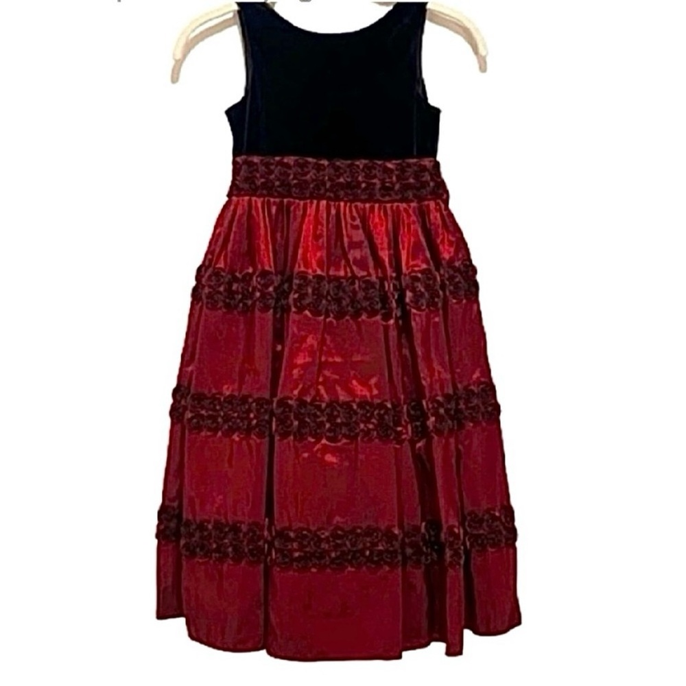 Sweet Heart Rose-Sleeveless Velvet Top
Burgundy Red Satin Rosette Bottom Dress